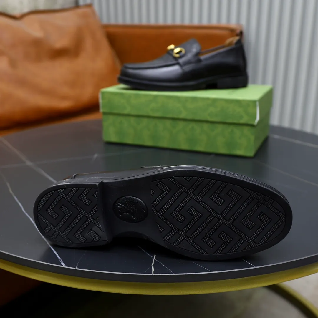 Men's shoes: 250🙅‍♂️🙅‍♂️🙅‍♂️Niuli Brand: GUCCI Size: 38-44 (45 can be customized) Level: Counter classic Material: Original soft cowhide upper Comfortable cowhide lining Original lightweight outsole Style category: Business casual footwear Driving leather shoes Color: Actual picture color